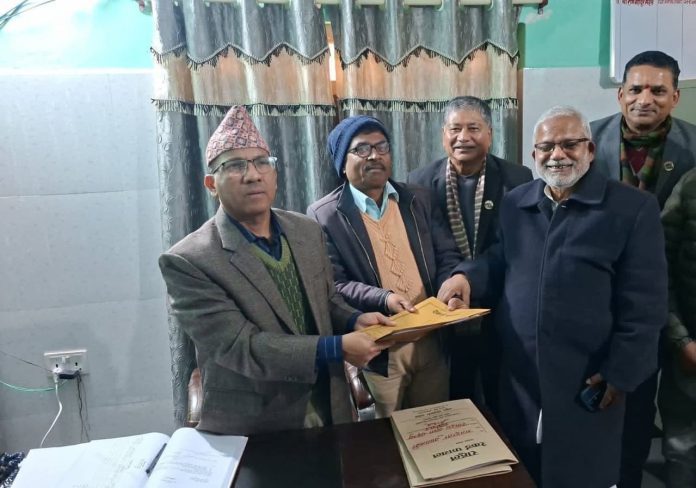 उमेदवारी दर्ता गदै धर्मेन्द्र पासवान