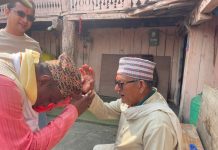 जुडिबेलाका मतदाताहरु संग मत माग्दै एमाले उमेदवार साह